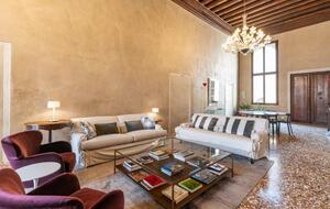 Timeless Venetian Retreat in a 15th century Palace - Venice, Italy