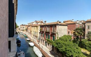 Timeless Venetian Retreat in a 15th century Palace - Venice, Italy