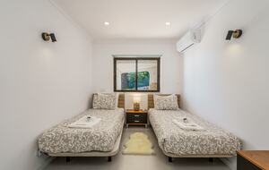 Stylish 5-Bedroom Algarve Retreat with Pool - Lagos, Portugal