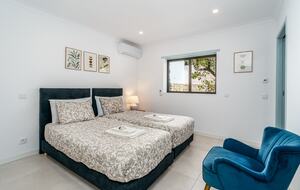 Stylish 5-Bedroom Algarve Retreat with Pool - Lagos, Portugal