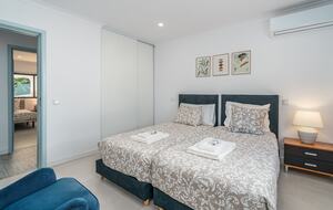 Stylish 5-Bedroom Algarve Retreat with Pool - Lagos, Portugal