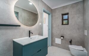 Stylish 5-Bedroom Algarve Retreat with Pool - Lagos, Portugal