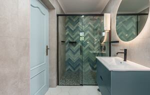 Stylish 5-Bedroom Algarve Retreat with Pool - Lagos, Portugal