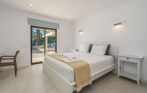 Stylish 5-Bedroom Algarve Retreat with Pool - Lagos, Portugal