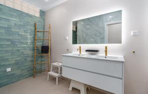 Stylish 5-Bedroom Algarve Retreat with Pool - Lagos, Portugal