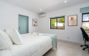 Stylish 5-Bedroom Algarve Retreat with Pool - Lagos, Portugal
