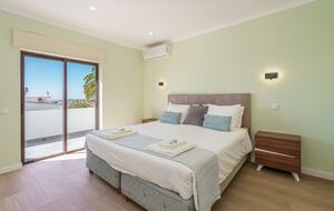 Stylish 5-Bedroom Algarve Retreat with Pool - Lagos, Portugal