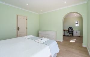 Stylish 5-Bedroom Algarve Retreat with Pool - Lagos, Portugal