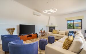 Stylish 5-Bedroom Algarve Retreat with Pool - Lagos, Portugal