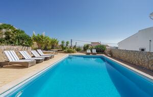 Stylish 5-Bedroom Algarve Retreat with Pool - Lagos, Portugal