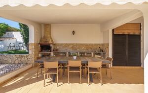 Stylish 5-Bedroom Algarve Retreat with Pool - Lagos, Portugal