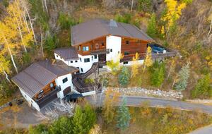 Mountain Swiss Chalet between Vail Resort and Beaver Creek Resort - Avon, Colorado