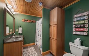 Spacious 6 Bedroom Family Vacation Getaway - Lincoln, New Hampshire