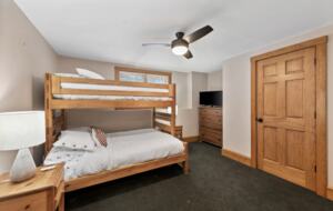 Spacious 6 Bedroom Family Vacation Getaway - Lincoln, New Hampshire