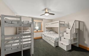 Spacious 6 Bedroom Family Vacation Getaway - Lincoln, New Hampshire