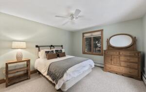 Spacious 6 Bedroom Family Vacation Getaway - Lincoln, New Hampshire