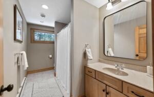 Spacious 6 Bedroom Family Vacation Getaway - Lincoln, New Hampshire