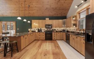 Spacious 6 Bedroom Family Vacation Getaway - Lincoln, New Hampshire