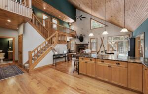 Spacious 6 Bedroom Family Vacation Getaway - Lincoln, New Hampshire