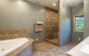 Log Cabin Luxury in the Woods - Fayetteville, West Virginia