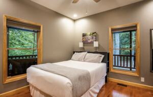 Log Cabin Luxury in the Woods - Fayetteville, West Virginia