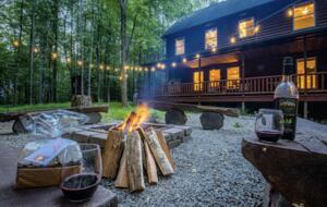 Log Cabin Luxury in the Woods - Fayetteville, West Virginia