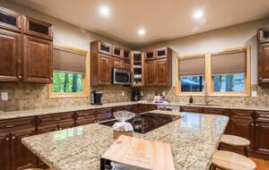 Log Cabin Luxury in the Woods - Fayetteville, West Virginia