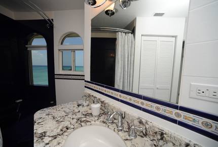 Boggy Sand Villa - West Bay, Cayman Islands