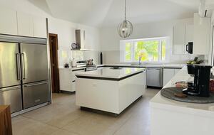 Exquisite 6,000 sqft Beach Villa with Resort-Like Pool - Puerto San Jose, Guatemala