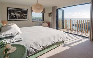 Murrawingi Modern Coastal Home - Salcombe, United Kingdom