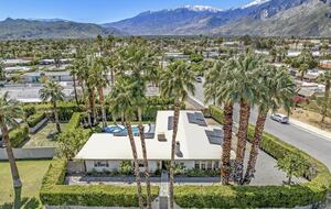 Atomic Hideaway: Iconic Mid-Century Retreat - Palm Springs, California