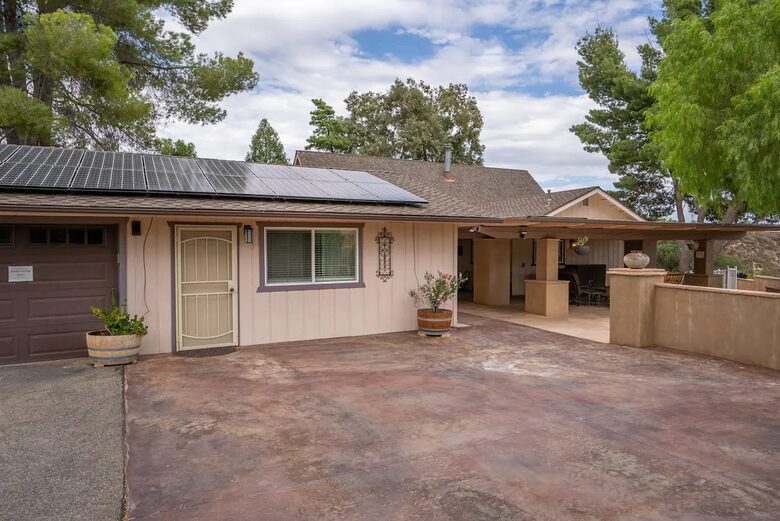 Serene Country Estate with Pickleball & Hot Tub - Paso Robles, California