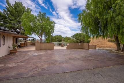 Serene Country Estate with Pickleball & Hot Tub - Paso Robles, California