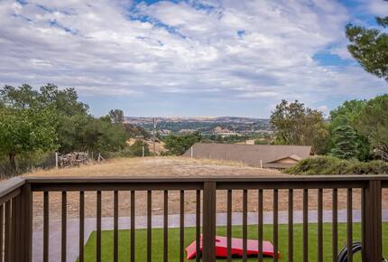 Serene Country Estate with Pickleball & Hot Tub - Paso Robles, California