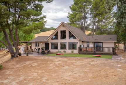 Serene Country Estate with Pickleball & Hot Tub - Paso Robles, California