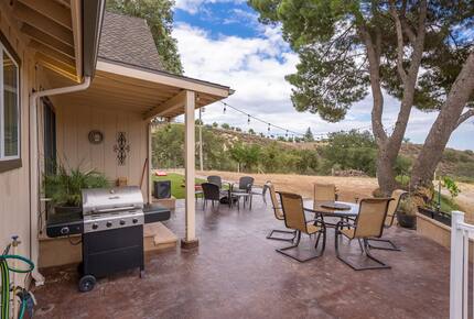 Serene Country Estate with Pickleball & Hot Tub - Paso Robles, California