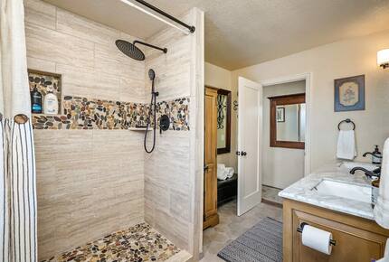 Serene Country Estate with Pickleball & Hot Tub - Paso Robles, California