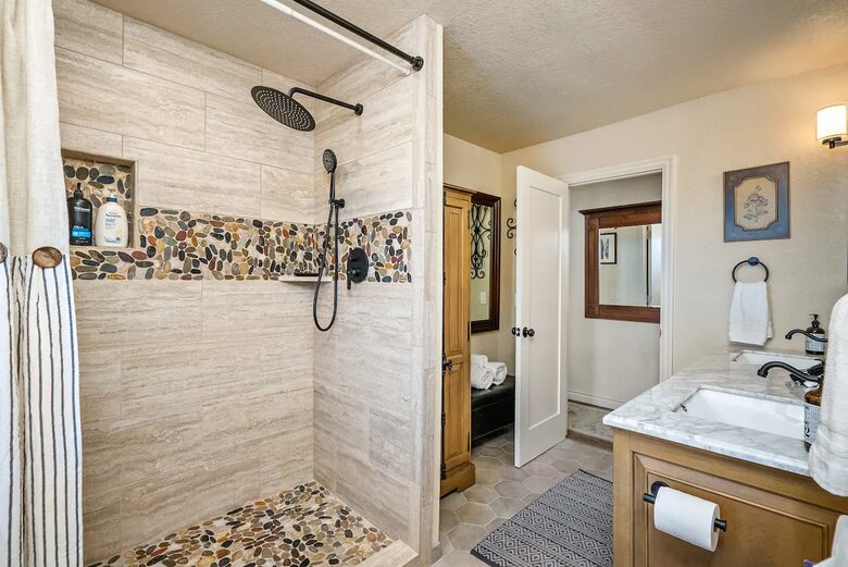 Serene Country Estate with Pickleball & Hot Tub - Paso Robles, California