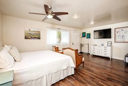 Serene Country Estate with Pickleball & Hot Tub - Paso Robles, California