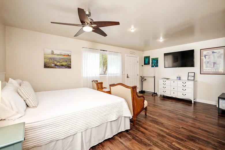 Serene Country Estate with Pickleball & Hot Tub - Paso Robles, California