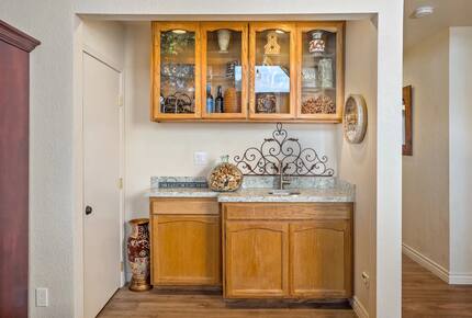 Serene Country Estate with Pickleball & Hot Tub - Paso Robles, California