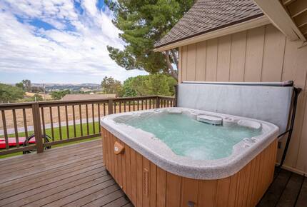 Serene Country Estate with Pickleball & Hot Tub - Paso Robles, California