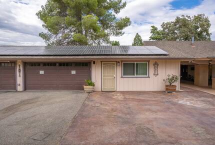 Serene Country Estate with Pickleball & Hot Tub - Paso Robles, California