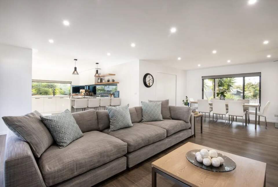 Waterfall Gully Retreat with Pool - Rosebud, Australia