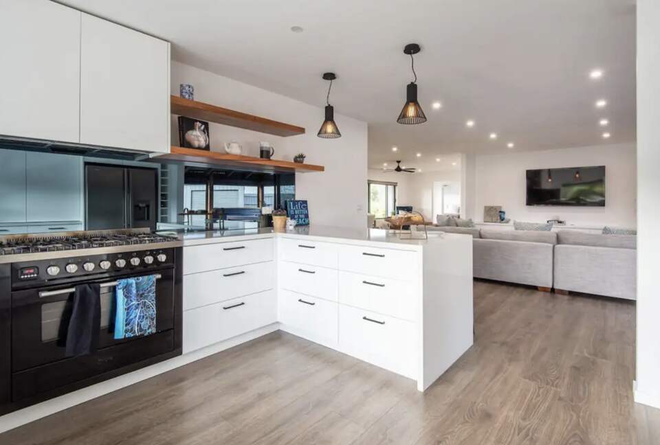 Waterfall Gully Retreat with Pool - Rosebud, Australia