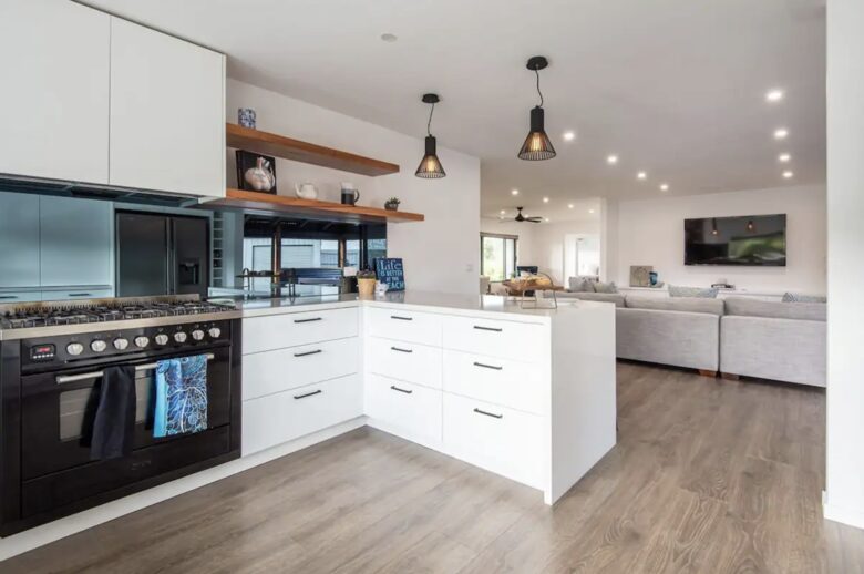 Waterfall Gully Retreat with Pool - Rosebud, Australia