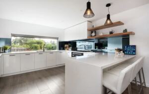 Waterfall Gully Retreat with Pool - Rosebud, Australia