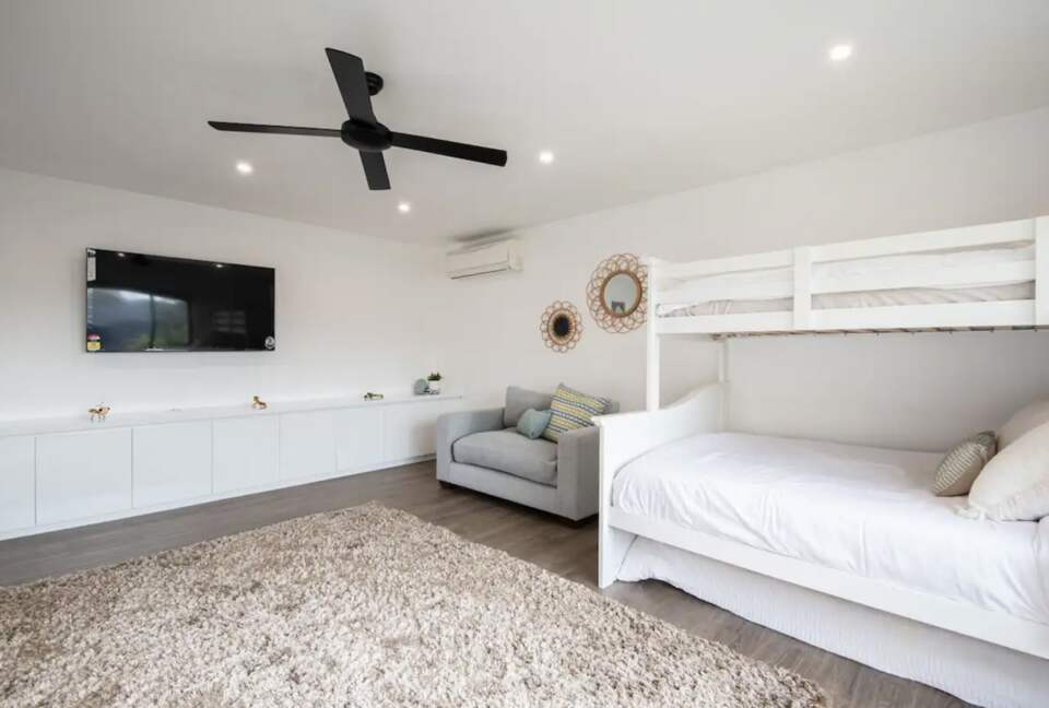 Waterfall Gully Retreat with Pool - Rosebud, Australia