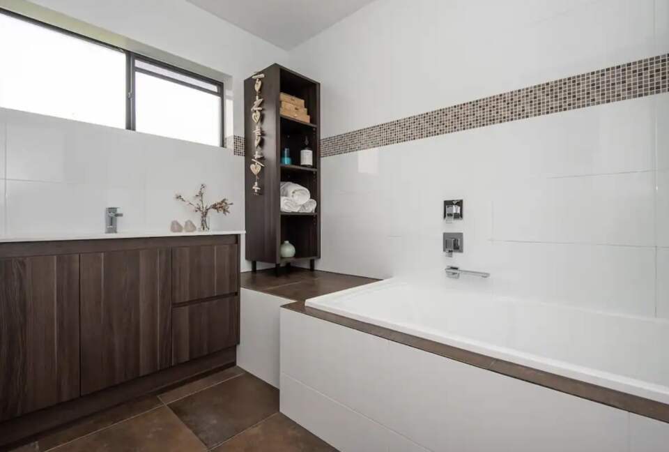 Waterfall Gully Retreat with Pool - Rosebud, Australia