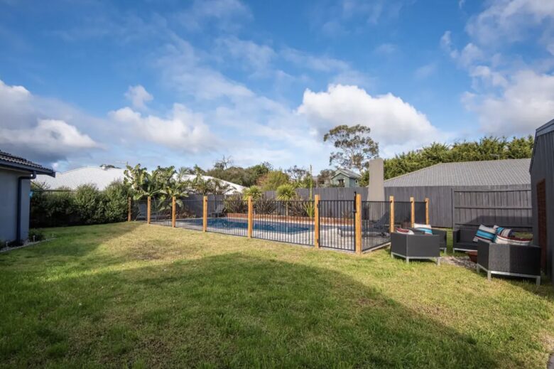 Waterfall Gully Retreat with Pool - Rosebud, Australia
